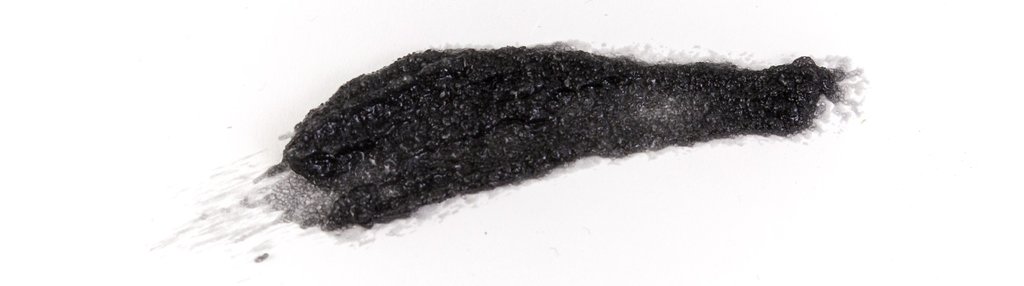 rsz_1smear-of-charcoal-facemask_4460x4460