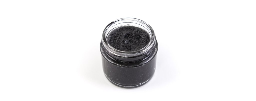 rsz_jar-of-activated-charcoal-facemask (1)