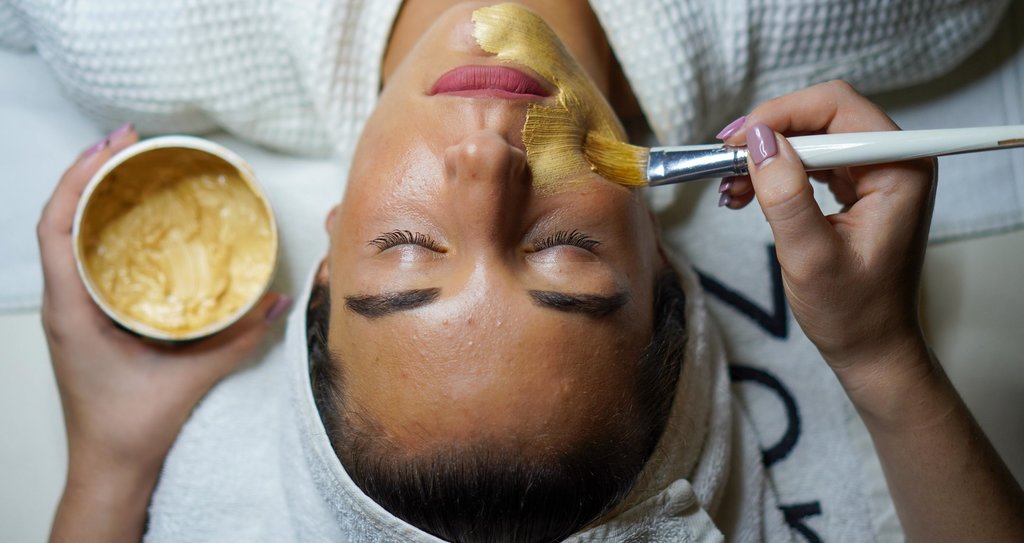 gram flour and yogurt face mask