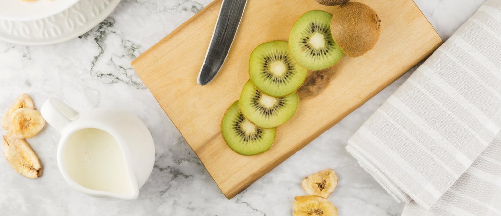 yogurt and kiwi slices