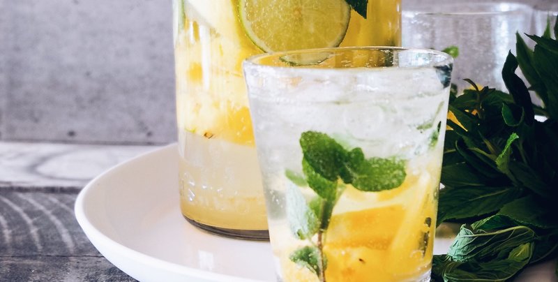 rsz_melissa-walker-horn-483814-unsplash lemon water for acne