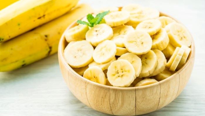 banana for naturally glowing skin