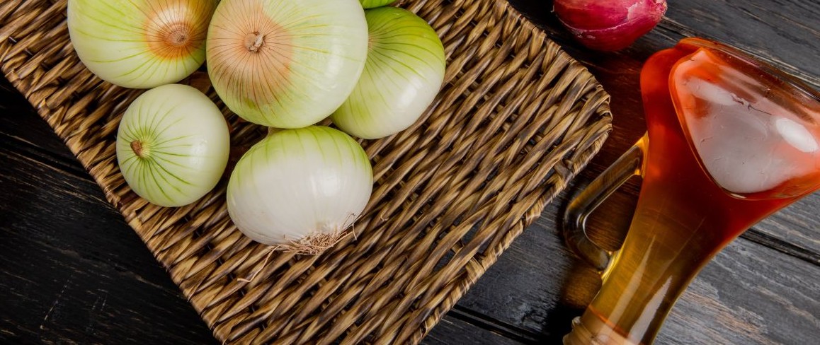 side-view-white-onions-basket-plate-with-red-ones-melted-butter-black-pepper-seeds-wooden-background onion homemade hair sprays