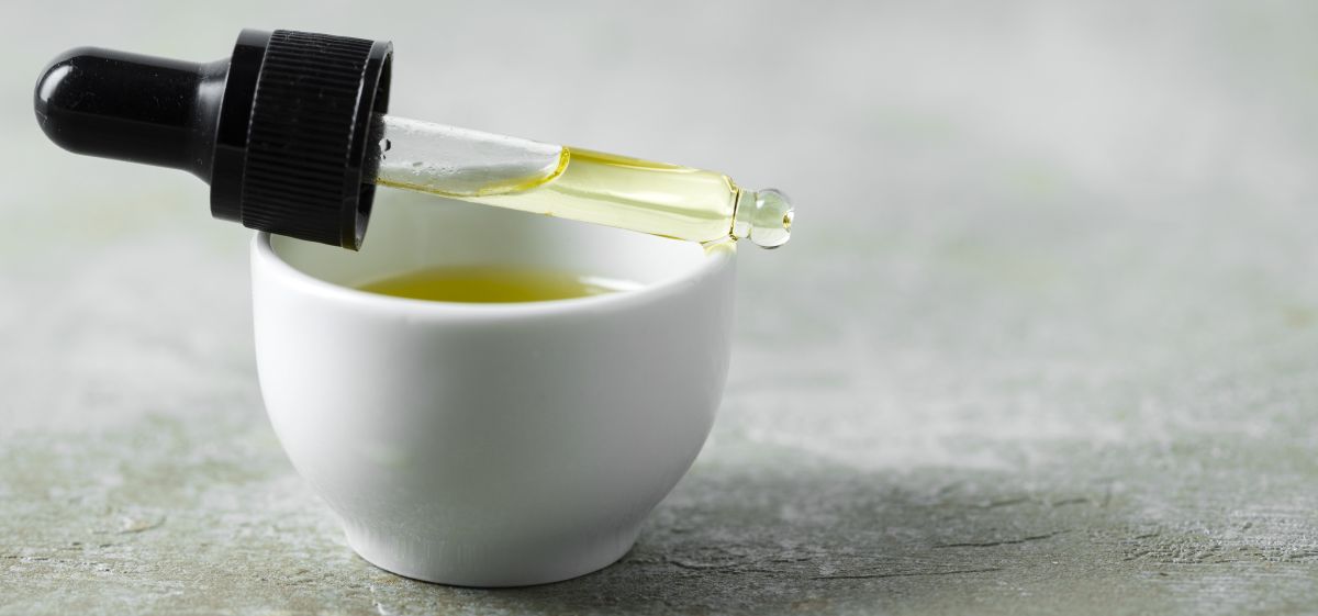 front-view-bowl-with-pipette-close-up oil in dropper and bowl