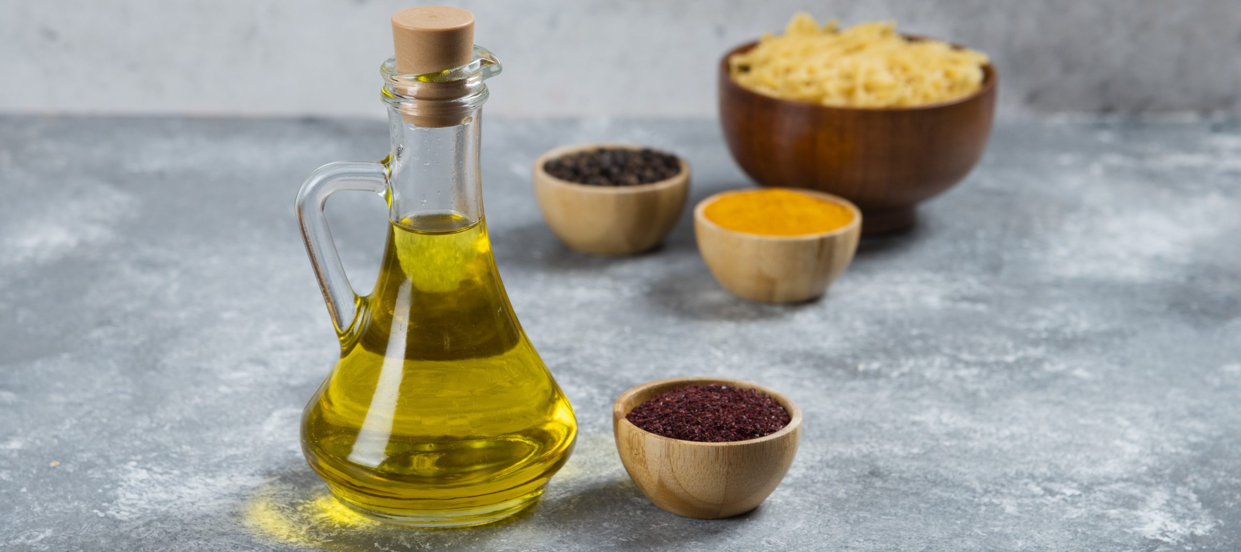 glass-bottle-oil-with-raw-macaroni musturd oil